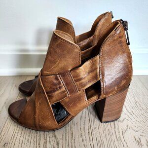 NEW Benheart Luisa Italian Distressed Leather Heel Sandals